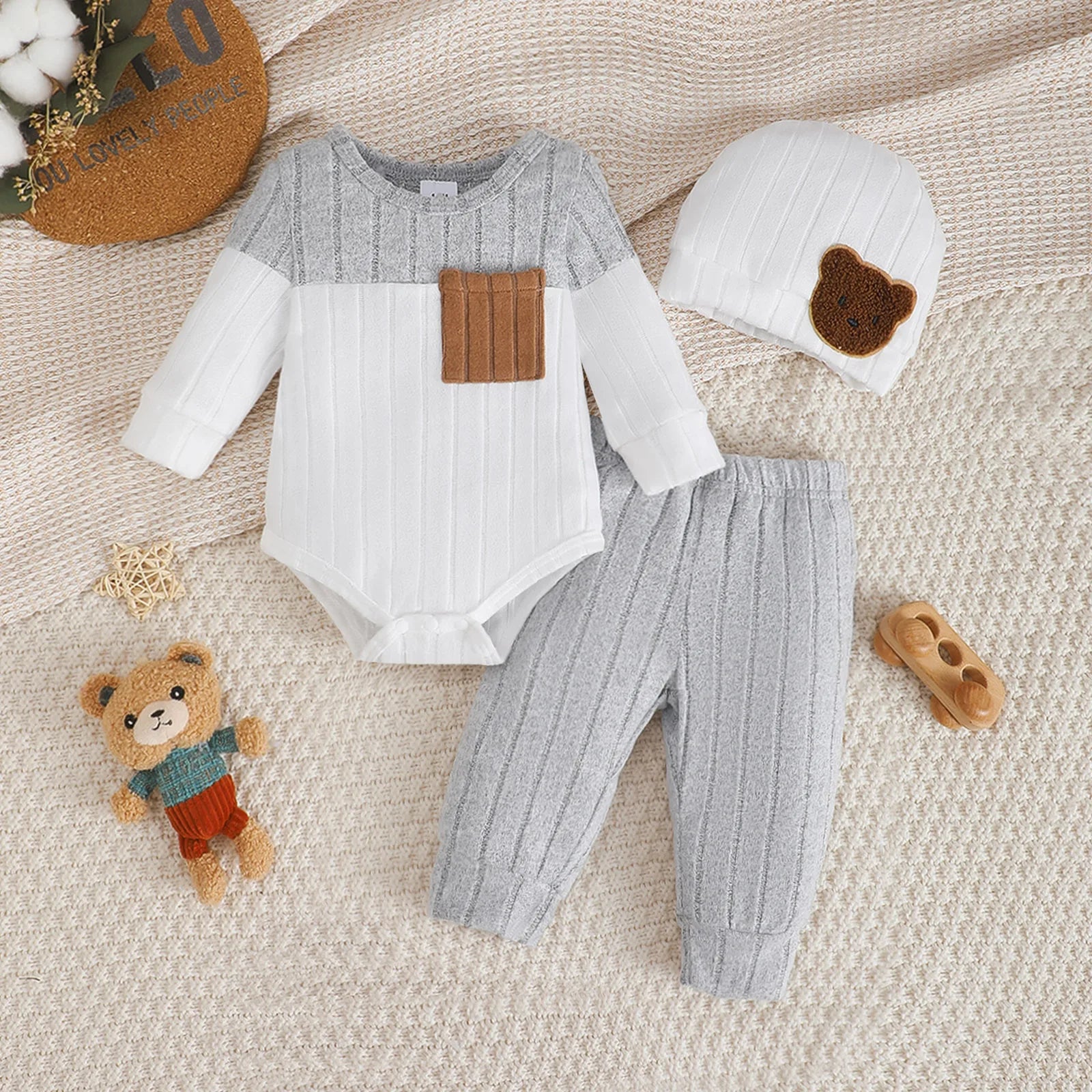 Baby Bubble newborn boy color-blocked long-sleeved bodysuit, pants, and hat set for 0-18 months in spring and autumn.