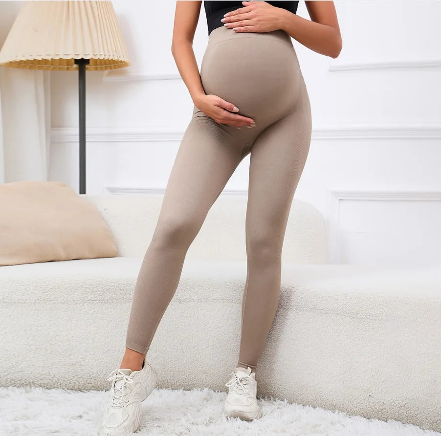 High waist maternity leggings by Baby Bubble with belly support, featuring a comfortable, stretchy fabric for all-day wear.
