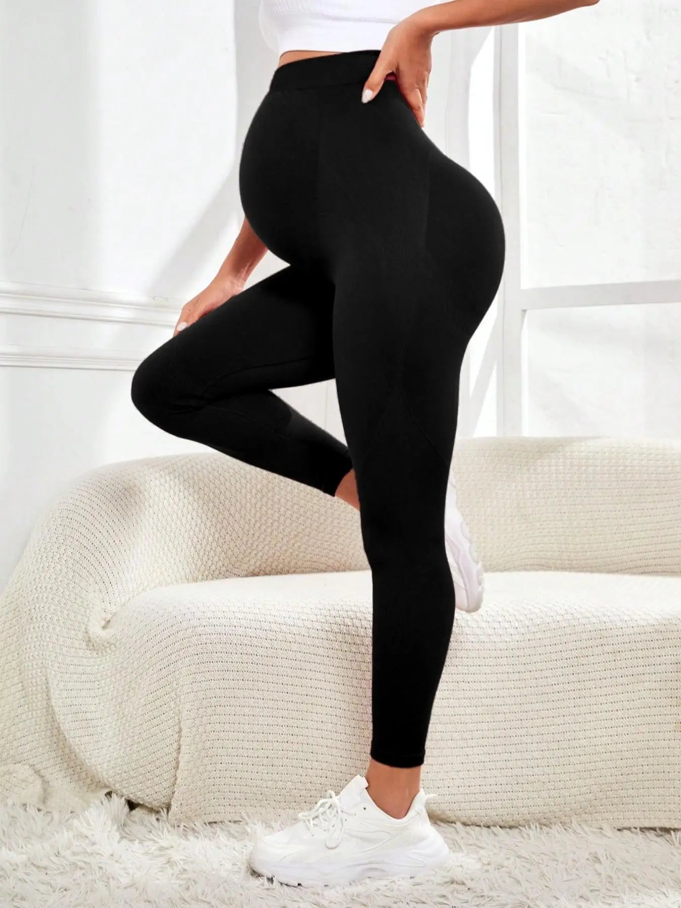 Knitted maternity leggings by Baby Bubble with warm belly support, soft fabric, and a cozy fit for expectant mothers.
