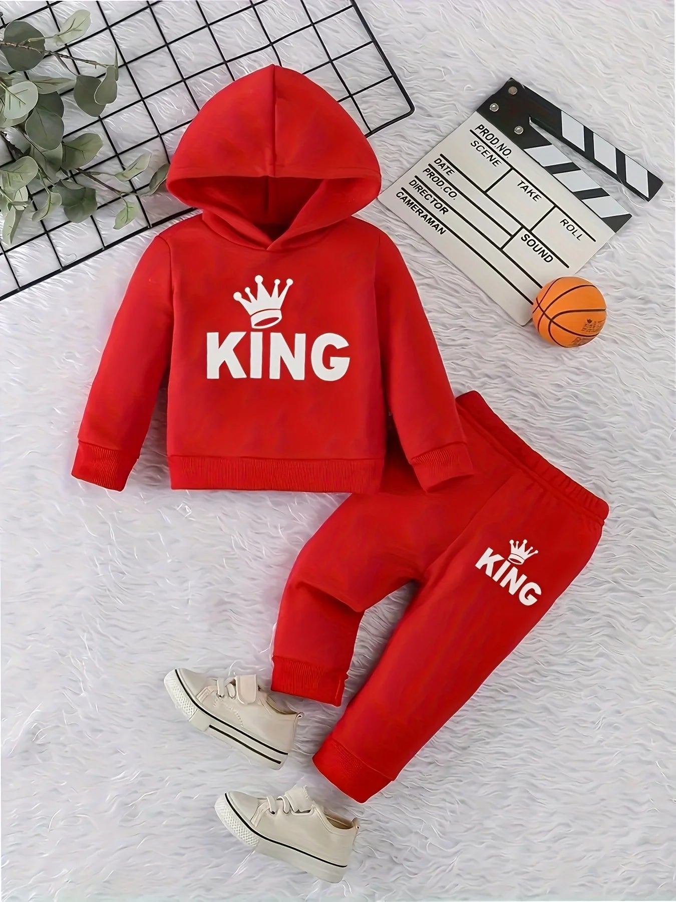 Baby Bubble KING Crown fleece hoodie and pants set, stylish sportswear for kids, featuring a crown design and cozy fleece fabric.