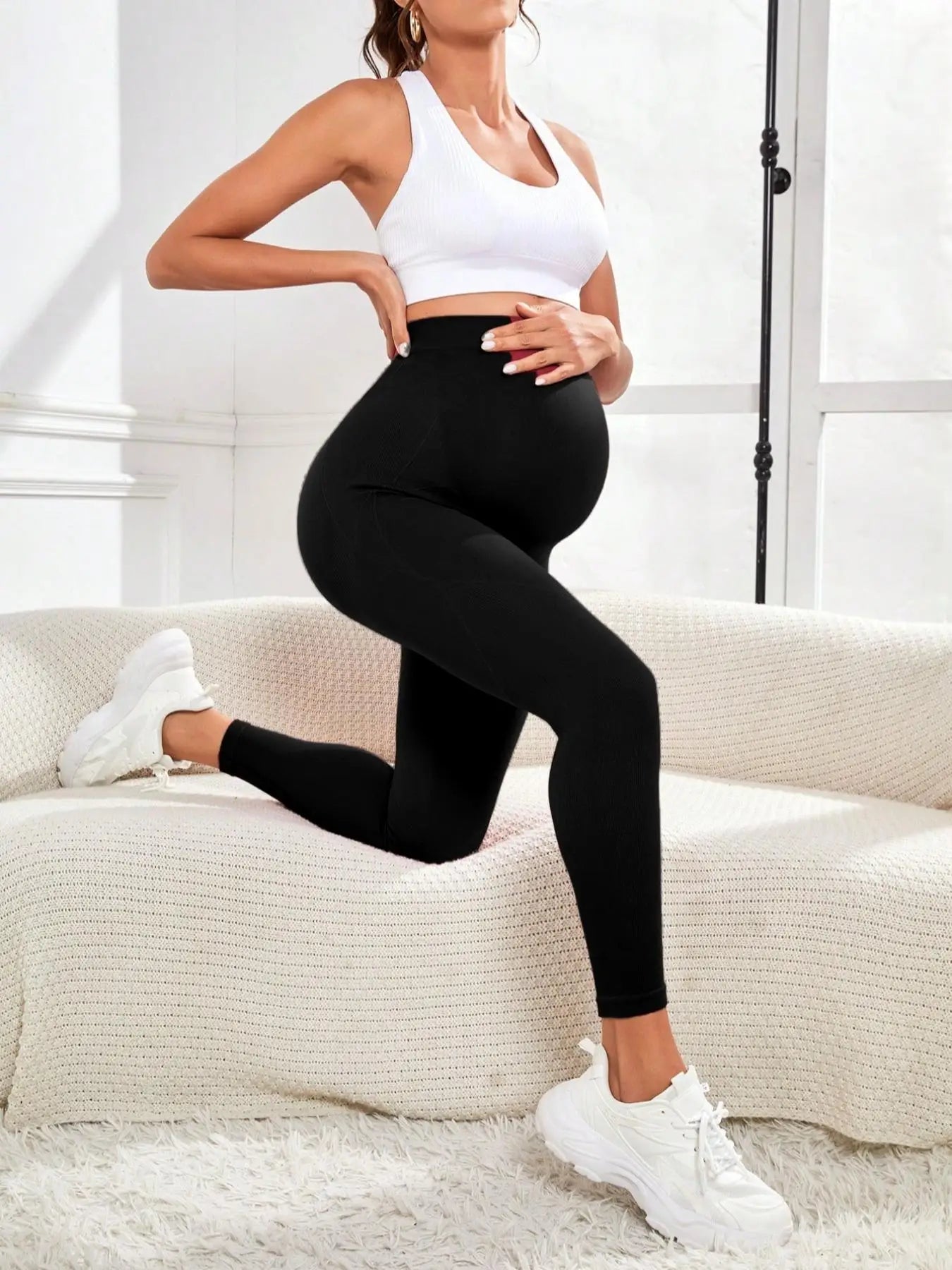 Knitted maternity leggings from Baby Bubble with warm belly support, featuring a soft knit fabric and comfortable fit for expecting mothers.