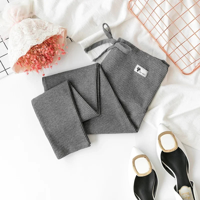 Baby Bubble adjustable maternity pants with soft high waist design, showing a comfortable, stretchy fabric fit for expecting mothers.